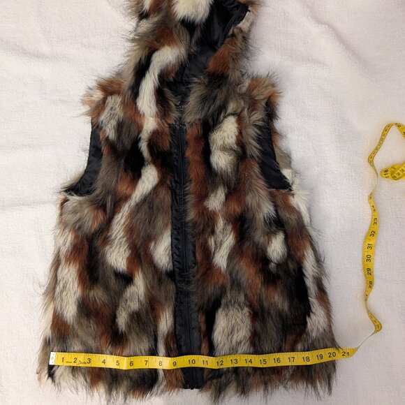 American Eagle Faux Fur Hooded Vest - Picture 6 of 12
